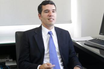  No último dia 14 de novembro, a presidente do Tribunal Regional do Trabalho da 19ª Região (TRT/AL), desembargadora Anne Helena Fischer Inojosa, removeu, a pedido, o juiz titular da 1ª Vara do Trabalho de Maceió, Gustavo Tenório Cavalcante, para ocupar igual cargo na 1ª VT de União dos Palmares. A remoção tem efeitos a partir desta terça-feira (19.11).  A vaga ocupada pelo magistrado é decorrente da remoção, também a pedido, do juiz Luiz Carlos Monteiro Coutinho para a Vara do Trabalho de São Luís do Quitun