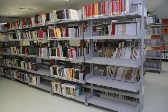Biblioteca tem atendimento suspenso temporariamente para serviço de pintura
