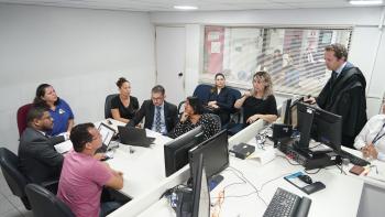 AudIência com intérpretes de libras na 5ª VT de Maceió