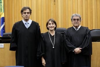 Na primeira transmissão, marcada para 13/5 (quarta-feira), às 15h, a presidente do TST e do CSJT, ministra Maria Cristina Peduzzi, falará sobre o papel da Justiça do Trabalho durante a pandemia da Covid-19, sobre as novas normas editadas para tratar das relações trabalhistas, sobre a manutenção da prestação jurisdicional e sobre a produtividade do TST e de toda a Justiça do Trabalho, mesmo com a suspensão das atividades presenciais.