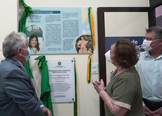 Desembargador Marcelo Vieira e Luzia Suruagy na inauguração da sala de amamentação Walkíria Suruagy