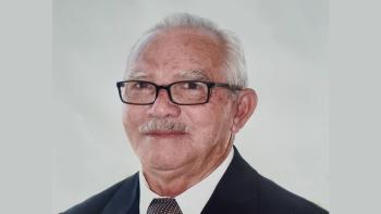 Senhor Jozino Ferreira da Silva, falecido, homem branco, de terno preto, cabelos brancos e óculos pretos