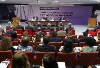 Mesa de abertura do Seminário Internacional sobre Direitos Constitucionais e Relações de Trabalho : Caminhos das Cortes Superiores para a Efetividade da Justiça Social”.