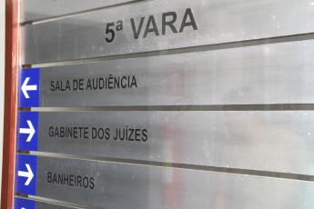 Placa de identificação da 5ª Vara de Maceió