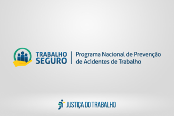 Carda cinz claro com letras azuis. Há no lado esquerdo a logomarca do Programa Trabalho Seguro. Na base do carda há o logotipo da Justiça do Trabalho.
