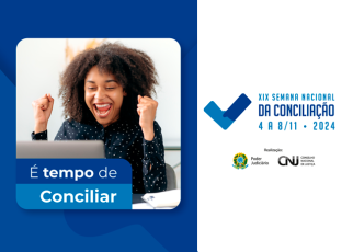 Card com um jovem mulher negra . ELa está sorrindo e com as maões elevadas, sinalizando vitória.