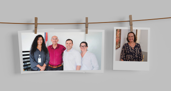 Varal com duas fotos. A primeira tem quatro pessoas, sendo uma mulher e três homens e a segunda apenas uma. mulher;