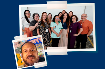 Há duas fotos. Sendo a primeira com um grupo de pessoas e a segunda com um só homem sorrido.