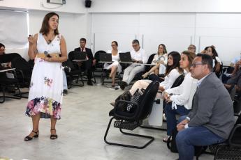 Alda Barros conduz debate sobre "Comunicação Não Violenta" em Semana de Formação