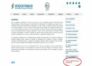 Foto de uma página de intranet, com menus à direitas em letras azuis e, à esquerda, um texto escrito em letras pretas