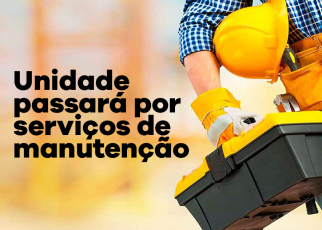 Imagem de um homem carregando um capacete de EPI e uma caixa de ferramentas