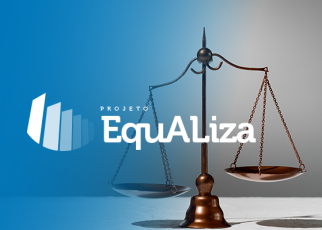 Foto de uma balanção da justiça e, ao centro, o nome equliza escrito em letras brancas