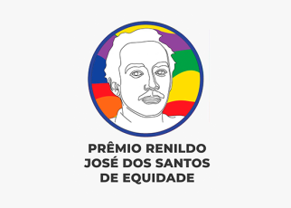 A imagem mostra o logotipo do Prêmio Renildo José dos Santos de Equidade. No centro, há um desenho estilizado em traços pretos do rosto de um homem, dentro de um círculo. O fundo do círculo é composto por faixas coloridas em vermelho, laranja, amarelo, verde, azul e roxo, lembrando as cores da bandeira do arco-íris, símbolo de diversidade. Abaixo do círculo, está escrito em letras maiúsculas.