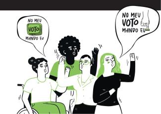 A ilustração traz quatro mulheres diversas — incluindo uma cadeirante e uma mulher negra — reunidas e erguendo os braços. Ao lado delas, dois balões de fala trazem a frase "NO MEU VOTO MANDO EU", acompanhada por ilustrações de uma tecla de votação e de um dedo pressionando o botão de confirmação, transmitindo uma mensagem de autonomia e conscientização eleitoral.