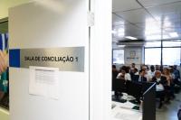 Jurisdicionados aguardam no Cejusc início das audiências de conciliação