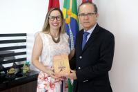 TRT/AL recebe doação de Revista Jurídica do Banco do Nordeste