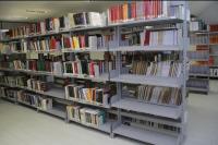 Biblioteca tem atendimento suspenso temporariamente para serviço de pintura