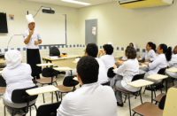 O juiz do Trabalho Cláudio Márcio Lima dos Santos, da 7ª Vara do Trabalho da capital, atendeu a um pedido feito pelo Ministério Público do Trabalho em Alagoas e   determinou a liberação de R$ 1.250.000,00 para investimento em qualificação profissional de trabalhadores demitidos em Maceió. Entre os beneficiários dos cursos de a serem ofertados pelo Serviço Nacional de Aprendizagem Comercial (Senac), estão profissionais dos bairros do Pinheiro, Bebedouro, Mutange e Bom Parto que tiveram o contrato de trabalho