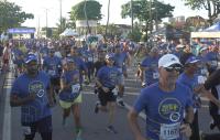 Corredores e corredoras na largada da 6ª Corrida e Caminhada TRT-19 Trabalho Seguro