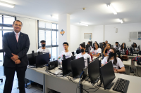 Juiz do Trabalho Flávio Luiz da Costa minstra aula para aprendizes sociais
