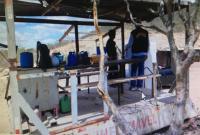 FOTO DE UM CANTEIRO DE OBRAS EM PÉSSIMAS CONDIÇÕES DE HIGIENE