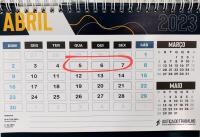 Calendário nas cores azul, amarelo e branco. Há um círculo na cor vermelha em volta dos números 5,6 e7