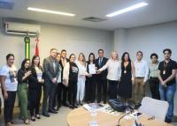 Foto geral dos membros presentes à reunião