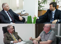 Dois homens de ternos em tom escuro e um de camisa cinza