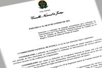 Documento em papel branco com letras gravadas na cor preta "Portaria". Há o brasão da República na cores verde e amarela.