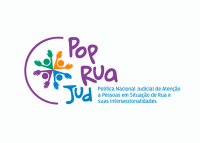 logo marca do pop rua, em letras roxas e azuis; ao lado esquerdo, um arco roxo e, no centro, quatro bonequinhos coloridos nas cores roxa, verde, laranja e azul