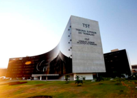 prédio escrito Tribunal Superior do Trabalho na fachada