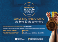 Card azul com letras brancas e douradas. Há uma mão branca segurando uma medalha.