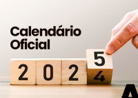 Card cinza com letras e números na cor preta. Há escrito 'Calendário Oficial" 2025