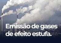 torres com uma saída forte de fumaça