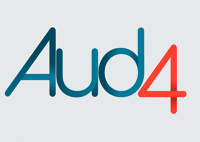 A imagem apresenta o logotipo do sistema Aud4. O nome aparece em letras estilizadas, com um design moderno e arredondado. As letras “A”, “u” e “d” estão em tom azul-petróleo, enquanto o número “4” está em vermelho, destacando-se do restante do texto. O fundo é cinza claro, o que reforça o contraste e a legibilidade do logotipo.