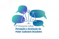 A imagem apresenta o logotipo da “2ª Pesquisa sobre Percepção e Avaliação do Poder Judiciário Brasileiro”. No centro, há uma balança estilizada, símbolo da Justiça, composta por traços finos na cor azul. Ao redor da balança, há quatro balões de fala em tons de azul e verde, representando diálogo e opinião pública. Abaixo do desenho, está o texto: “2ª Pesquisa sobre Percepção e Avaliação do Poder Judiciário Brasileiro”, sendo a primeira linha em azul-claro e a segunda em azul-escuro, com destaque para o nome