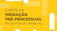 Imagem com fundo amarelo vibrante e elementos geométricos claros. Em destaque, o texto: “Cartilha Mediação Pré-Processual na Justiça do Trabalho”, escrito em letras grandes e legíveis, com a palavra “Mediação” em maior evidência. Não há pessoas ou fotografias, apenas design gráfico institucional.