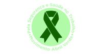 selo do abril verde; gravata verde escuro ao centro da imagem