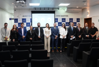 Grupo de autoridades e representantes institucionais posa para foto no auditório do TRT-AL após reunião sobre proteção de dados pessoais e segurança da informação.