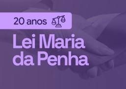 Card com as palavras Lei Maria da Penha 20 anos, com duas mãos de pano de fundo